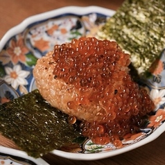 いくら焼きおにぎり（バター醤油）
