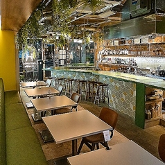 店内の雰囲気を楽しみながらお食事ができます。誕生日やデートなどにもおすすめです◎