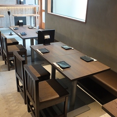 お子様からご年配の方まで、幅広い層にゆったりとお過ごしいただけるベンチシート