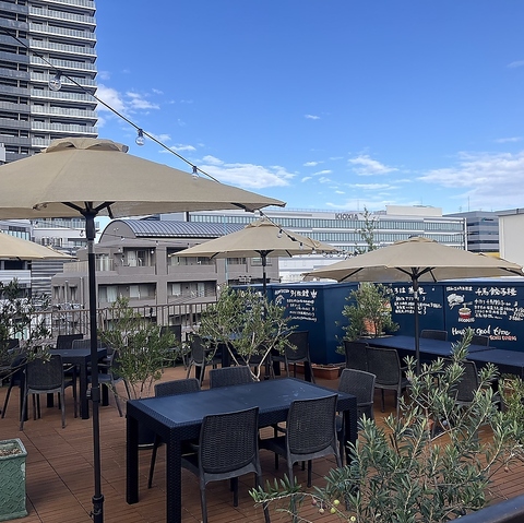 開放的な屋上レストラン★日本初、ドローンで運ぶピザが話題の「オリーブガーデン」