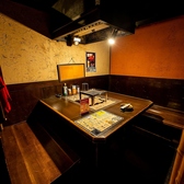 周囲を気にせず過ごせる個室席を完備。少人数の飲み会から接待、プライベートな集まりまで幅広く対応可能です。落ち着いた空間でゆったりと食事を楽しめるため、大切な時間を過ごすシーンにも最適です。