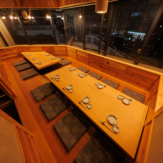 《中人数様向け掘りごたつ席》【10名様から13名様】広々としたテーブル席でお食事をお楽しみください。