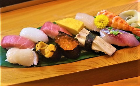 厳選された新鮮な魚をはじめ、美味しい素材をお手頃価格で食べられるお寿司屋さん！