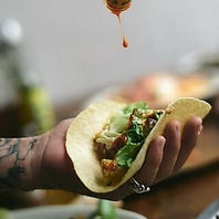 当店のオリジナルが詰まった自慢の【TACOS】