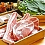 コスパ抜群の琉球黒豚の一品料理を存分に味わい手軽にお楽しみ頂けます。最高の食事をご堪能下さい！