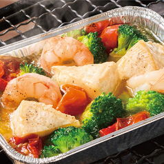 カマンベールと海老のアヒージョ