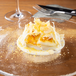 彩り豊かなお料理の数々・・・モンゴウイカのポワレ カリフラワーのソースとカラスミの風味