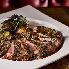 イタリアのワイナリー併設のレストランのような空間の写真