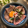料理メニュー写真&nbsp;日高見牛イチボの炙りユッケ風