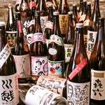 【種類豊富な焼酎/日本酒】約100種以上揃えています！地元の方でも県外の方でもお楽しみ頂けます◎