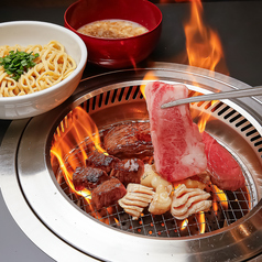 お通し背アブラそば(茹で上がり300g)440円と肉の写真