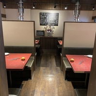 周囲が気にならないボックス席をご用意しています。