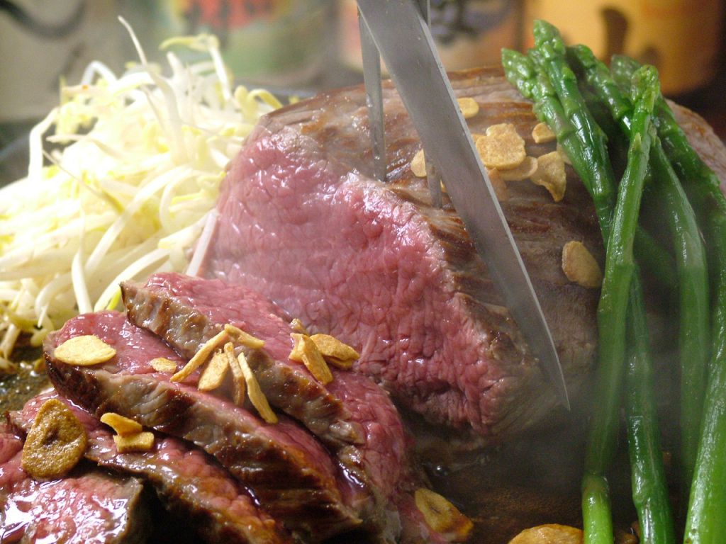 肉の山脈コース全8品4300円120分飲み放題付き。ボリューム&ジューシーな当店自慢のお肉をご堪能あれ