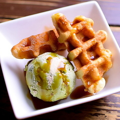 ベルギーワッフル　アイス添え