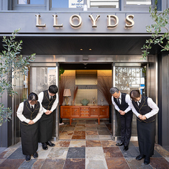 LLOYDSの外観3