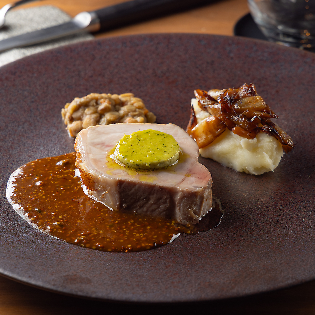 豚肉のロースト レンズ豆とじゃがいものエクラぜ ソースムータルド