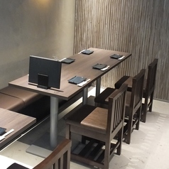 お子様からご年配の方まで、幅広い層にゆったりとお過ごしいただけるベンチシート