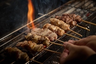 沖縄県産の豚肉を使用した、こだわりの炭火串焼き！