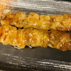 大トロホルモン串〔2本〕