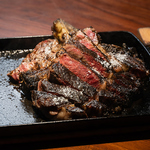 自社熟成庫で60日以上熟成させたロースは旨みが抜群