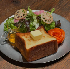 ＜はちみつバタートースト＞の写真