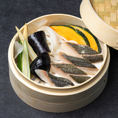 銀鱈と旬野菜の蒸籠蒸し