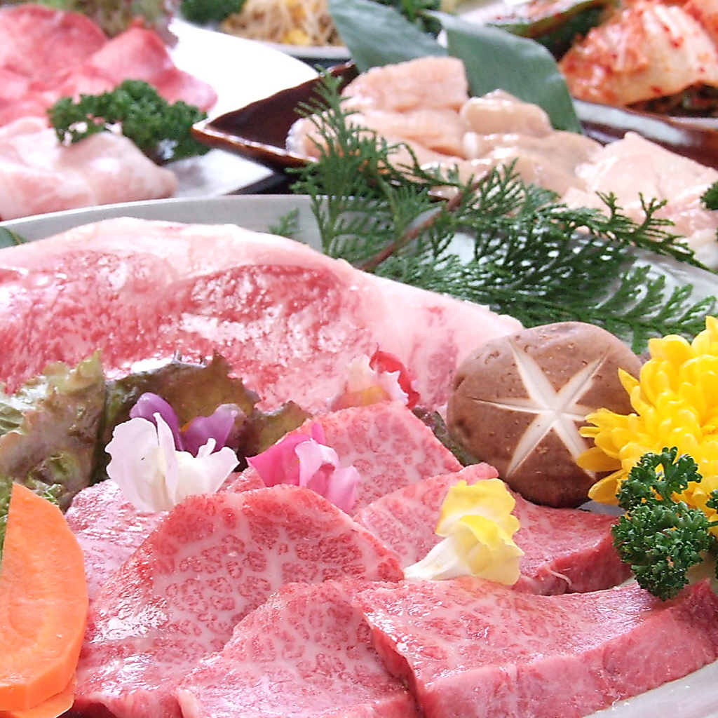 厳選された和牛や神戸牛をご堪能いただける贅沢なお肉の盛り合わせコースは4180円です！