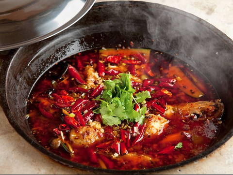 ～【味坊鉄鍋荘】は、中国東北地方の家庭の味“鉄鍋料理”が人気のお店です♪～