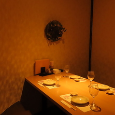 デートや女子会にもぴったりな個室をご用意♪周りを気にせず思う存分楽しいひと時を過ごせるプライベート空間です。心ゆくまでおしゃべりと美味しい食事をお楽しみください。