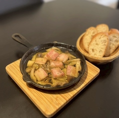 ベーコンと木の子のアヒージョ