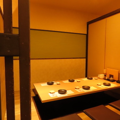 個室のお部屋を数多くご用意しております。各部屋、心地よいインテリアでデザインされており、リラックスした時間をお過ごしいただけます。ニーズに合わせてお選びください◎