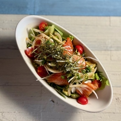 サーモンとアボカドのポキサラダ