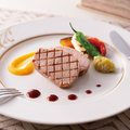 料理メニュー写真 【選べるメイン料理】豚フィレ肉のグリエ　茄子のフォンダン　バーベキューソース