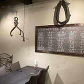 店内に掲示されている黒板にはシェフが厳選して仕入れた旬に食材が描かれており、ワクワク感が演出されています。