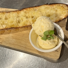 ハニーバゲット バニラアイス添え