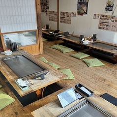 足が伸ばせる掘りごたつ席です！お子様用のイスもご用意できます！