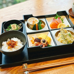 Foods bar 栞屋のおすすめランチ1