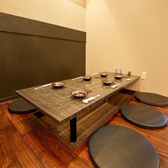 ～4名様でのご利用ができる落ち付いた雰囲気のテーブル席♪お好きなお料理とドリンクを囲めば楽しいひと時になること間違いなし☆