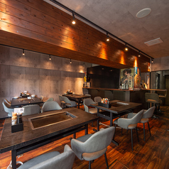 4名掛けのテーブル席では少人数の集まりや飲み会から大人数の宴会まで対応いたします。