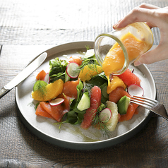スモークサーモンと柑橘サラダ