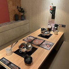 6名様でご利用いただけるソファー席もございます。