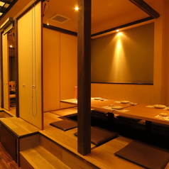 のんびりとした空間で特別な時間をお楽しみいただける、30席の掘りごたつ個室をご用意しております。大人数でも広々と気兼ねなく過ごせます◎各種宴会にぜひご利用ください。