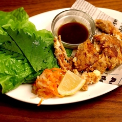 野菜と食べるソフトシェルクラブの唐揚げ