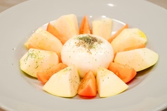 ブッラータチーズのカプレーゼ