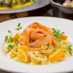 【季節のお勧め】スモークサーモンとフレッシュレモンのクリームパスタ