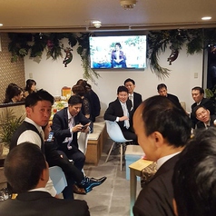 【会社宴会・パーティー】18名様～28名様などの中規模宴会にもオススメ♪南国の雰囲気にこだわったお洒落空間でとっておきの宴会をどうぞ。各種宴会コースは3500円～。18名様から28名様までご利用可能です。