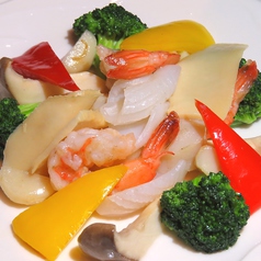 海鮮と季節野菜塩炒め