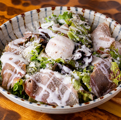 香り豚の生ハム＆温玉のシーザーサラダ
