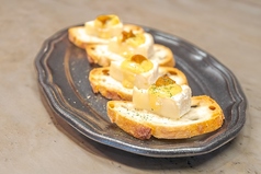 ウニとカマンベールのブルスケッタ