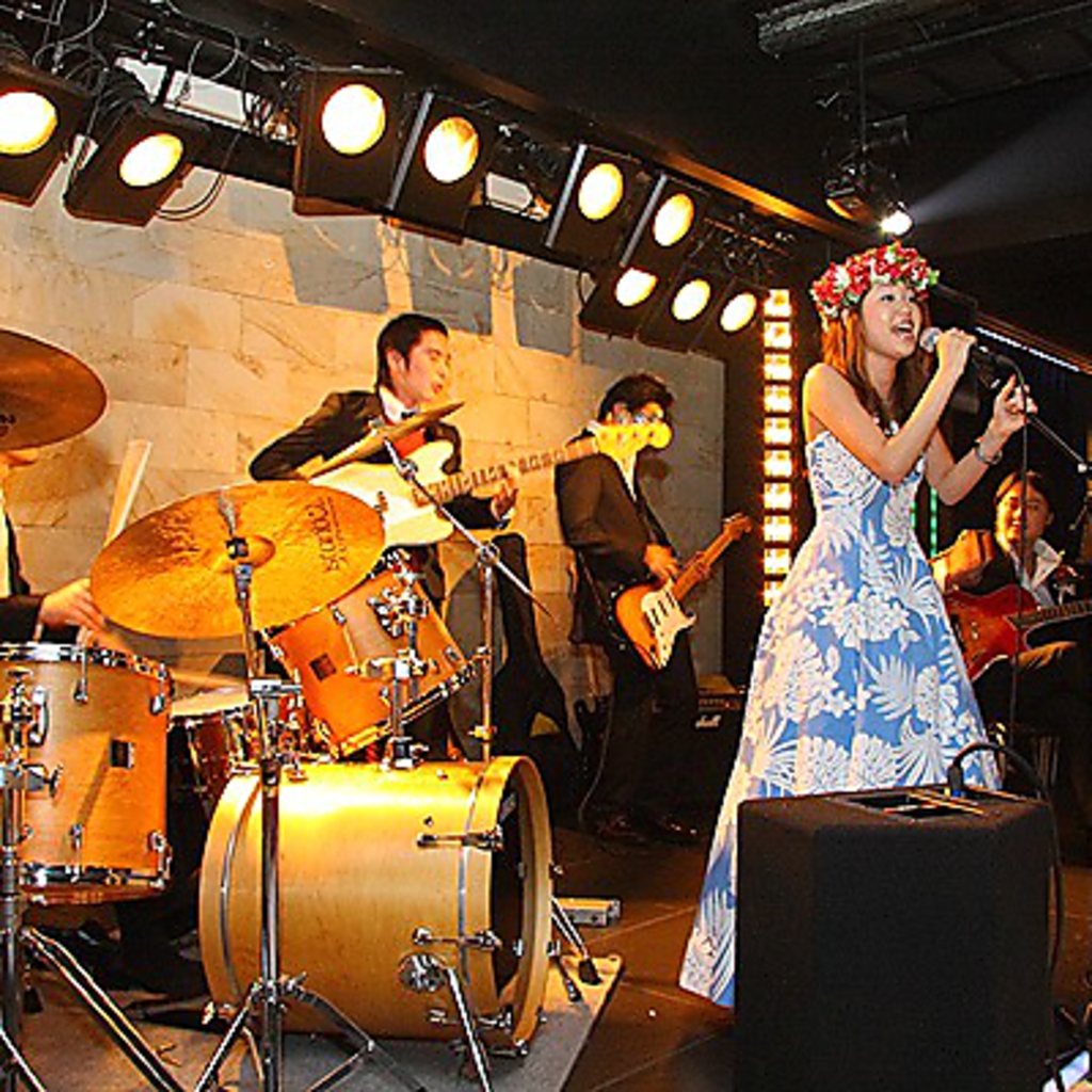 ベノアなら貸切パーティー時は本格的なライブやバンド演奏もOK！機材の貸し出しもあり！